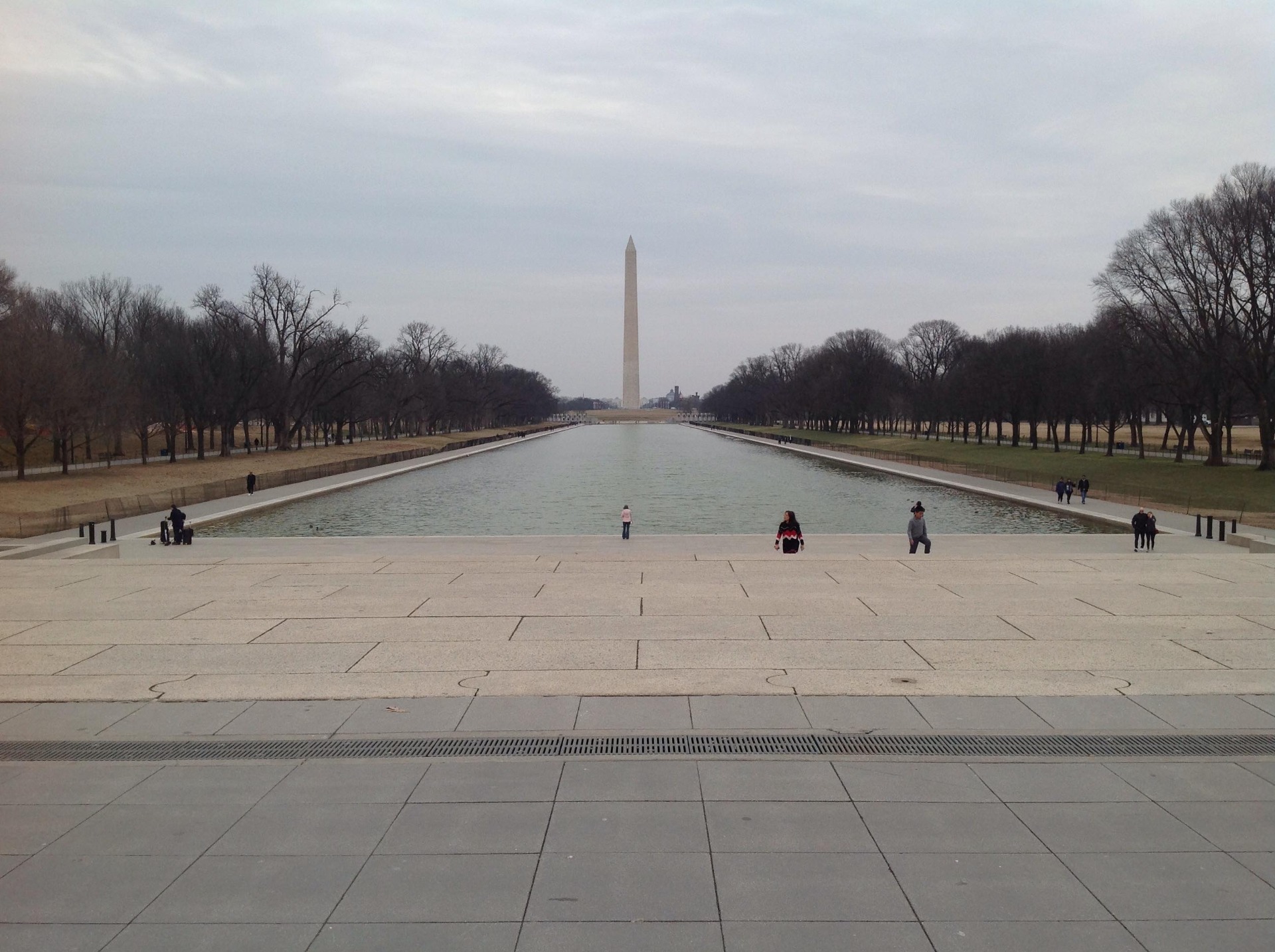 Washingtonův monument většinou označuje velký bílý obelisk na západním konci National Mall ve Washingtonu, D.C. Jde o jeden z prezidentských památníků ve Spojených státech postavený na počest George Washingtona, prvního prezidenta Spojených států a vůdce revoluční kontinentální armády, která získala nezávislost na britské nadvládě.